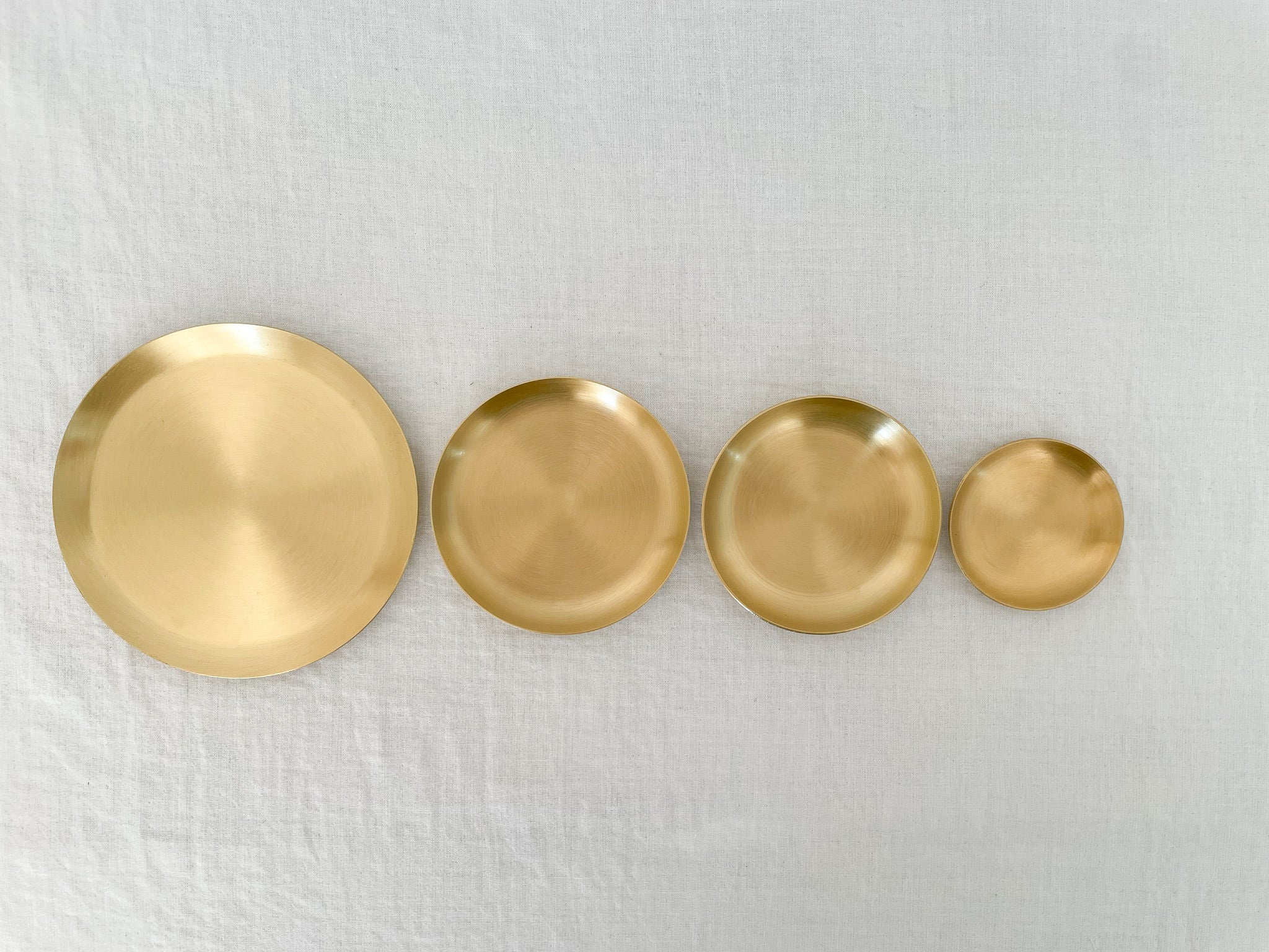 Fog Brass Round Plate