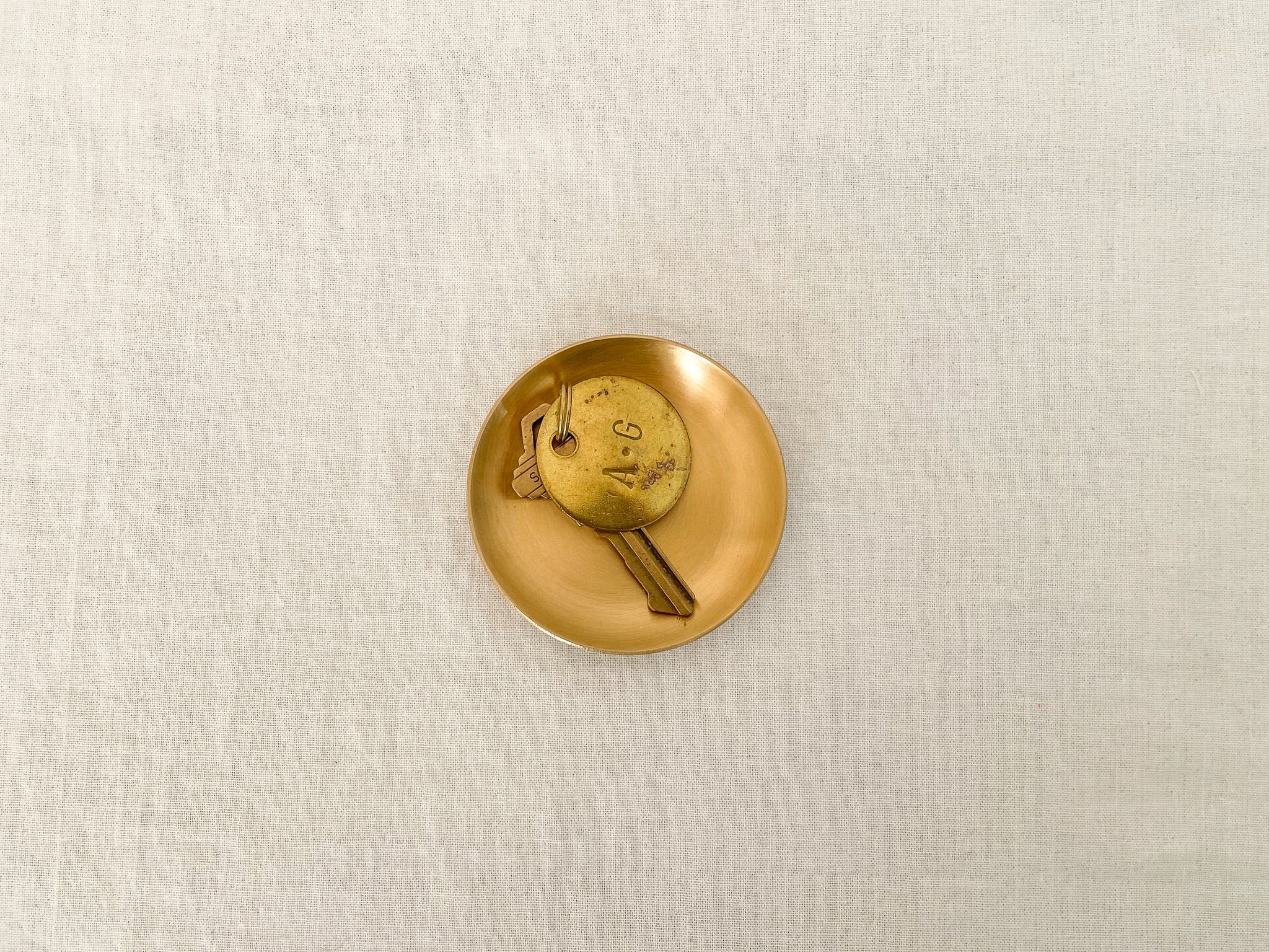 Fog Brass Round Plate