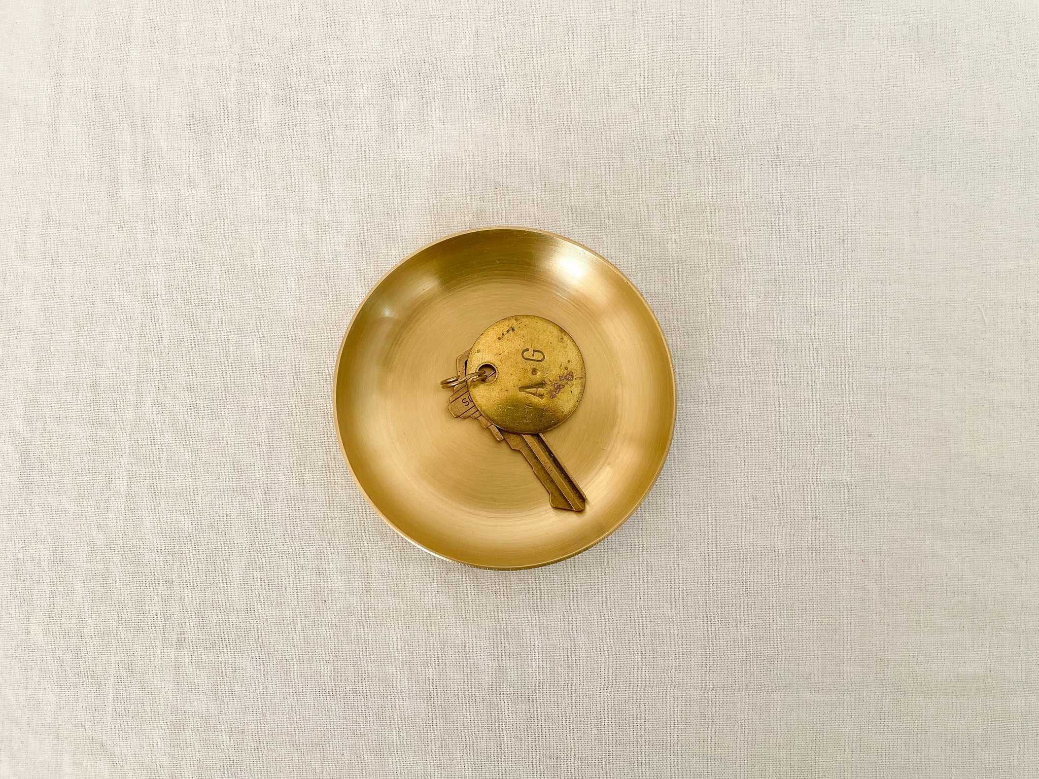 Fog Brass Round Plate