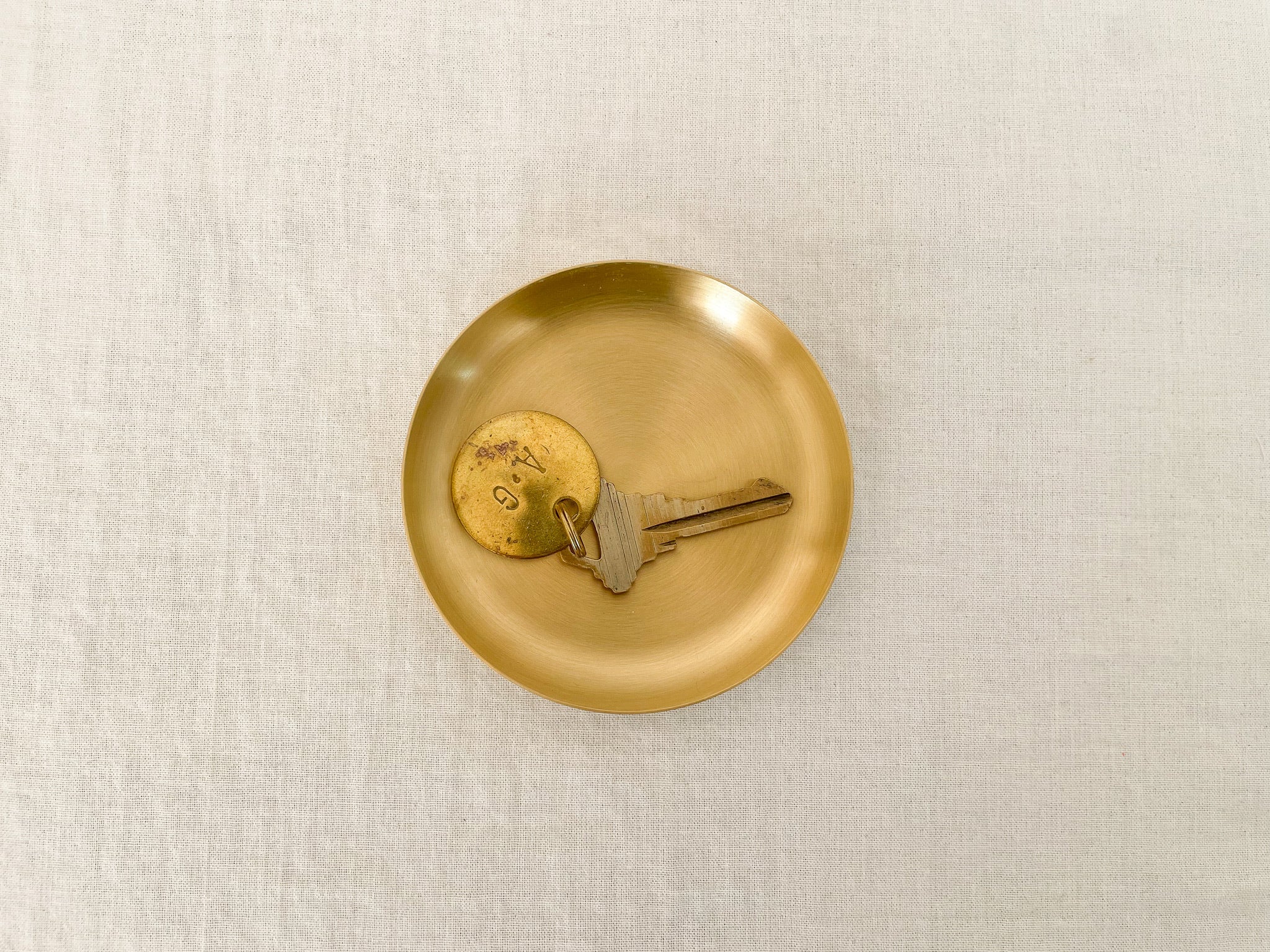 Fog Brass Round Plate