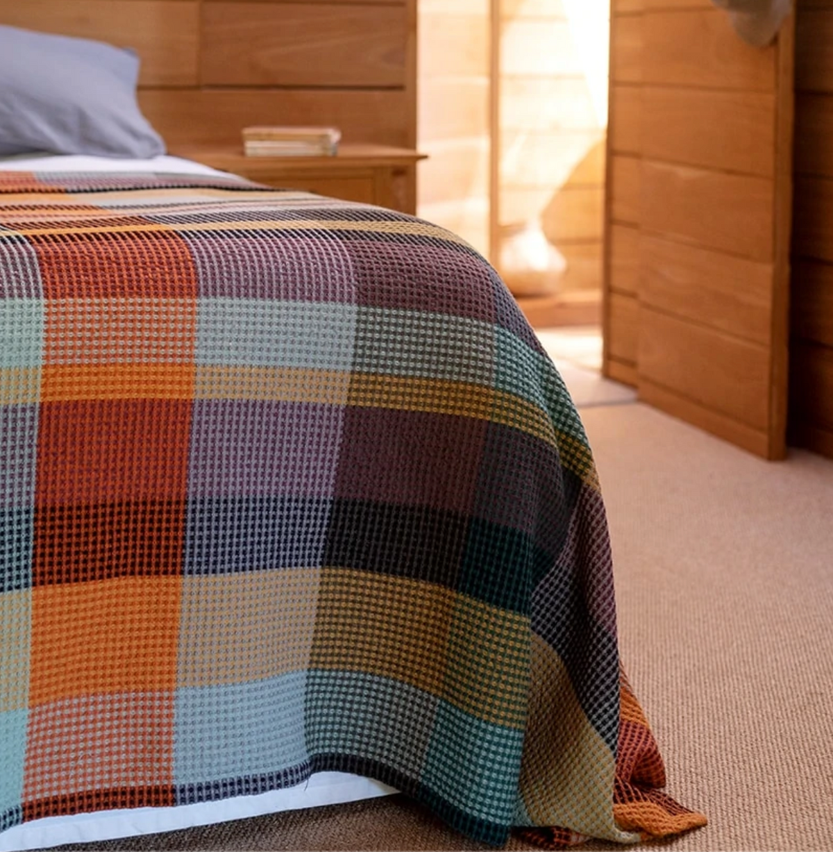Vrou Throw Blanket